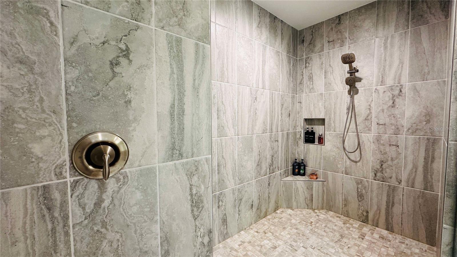 Image 26 of 46 For 12661 Oak Hill Way