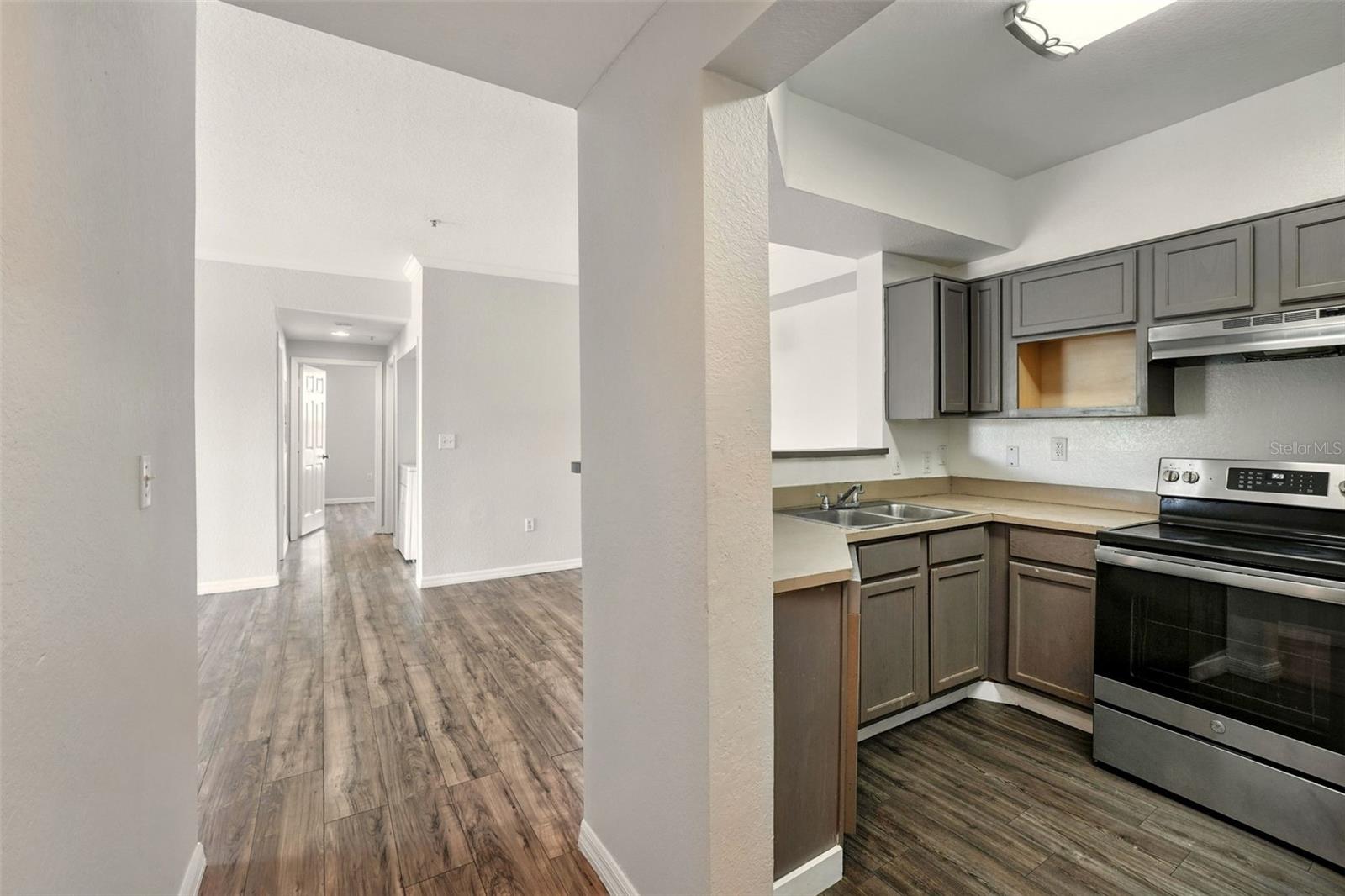 Image 4 of 28 For 5526 Pga Boulevard 4928