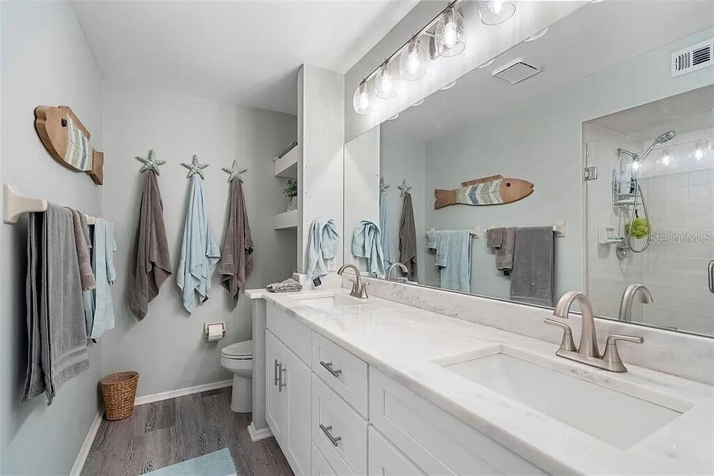 Image 15 of 29 For 431 Cerromar Lane 446