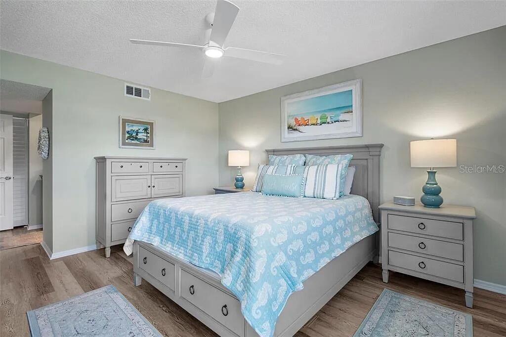 Image 20 of 29 For 431 Cerromar Lane 446