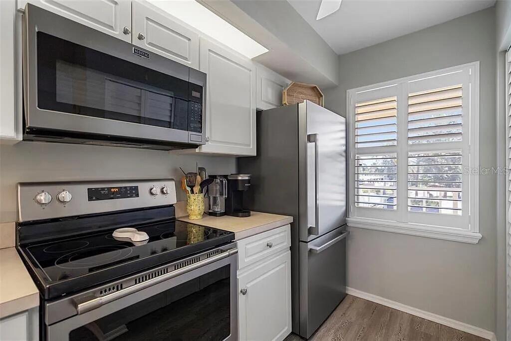 Image 21 of 29 For 431 Cerromar Lane 446