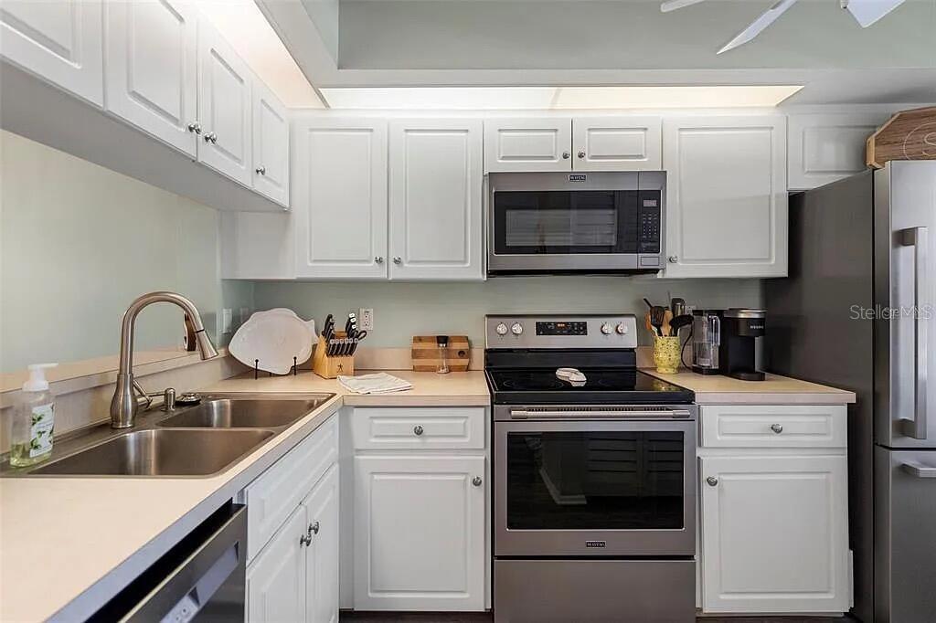 Image 22 of 29 For 431 Cerromar Lane 446