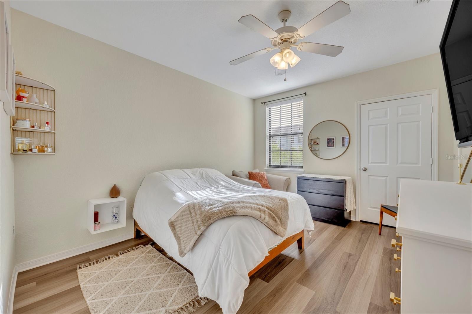 Image 11 of 21 For 5550 Michigan Street 2232