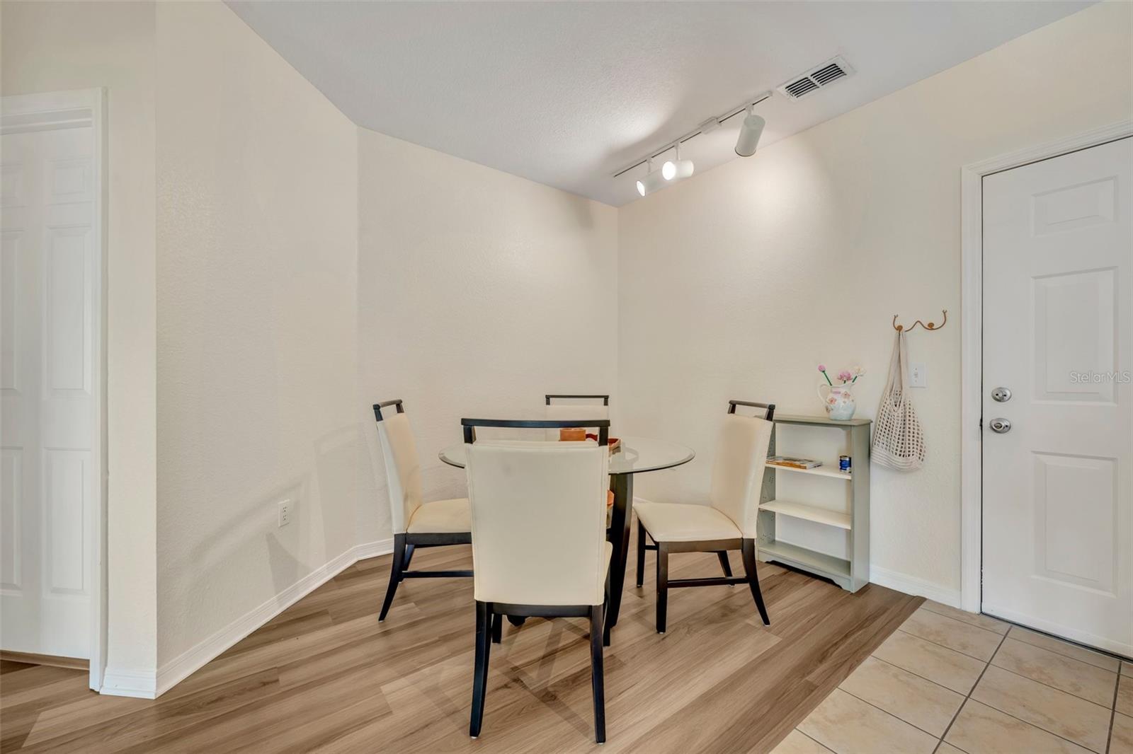 Image 7 of 21 For 5550 Michigan Street 2232