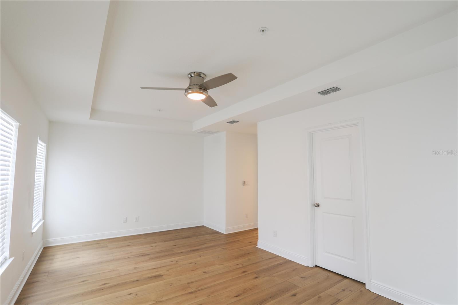 Image 10 of 21 For 1417 Michigan Street 5