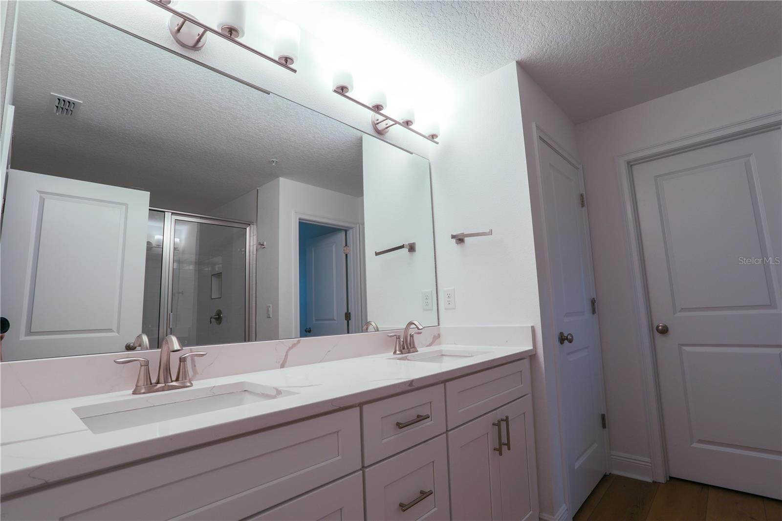 Image 11 of 21 For 1417 Michigan Street 5