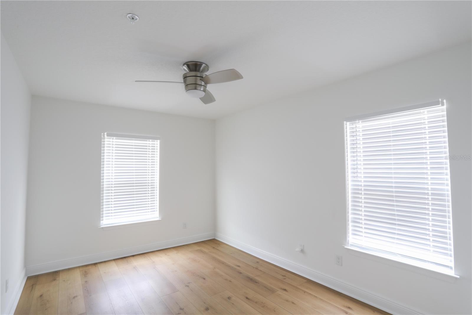 Image 17 of 21 For 1417 Michigan Street 5