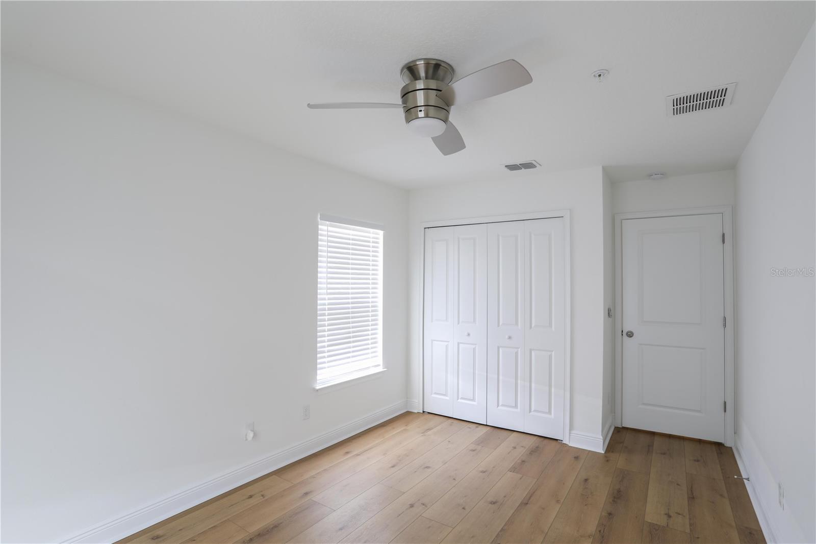 Image 18 of 21 For 1417 Michigan Street 5