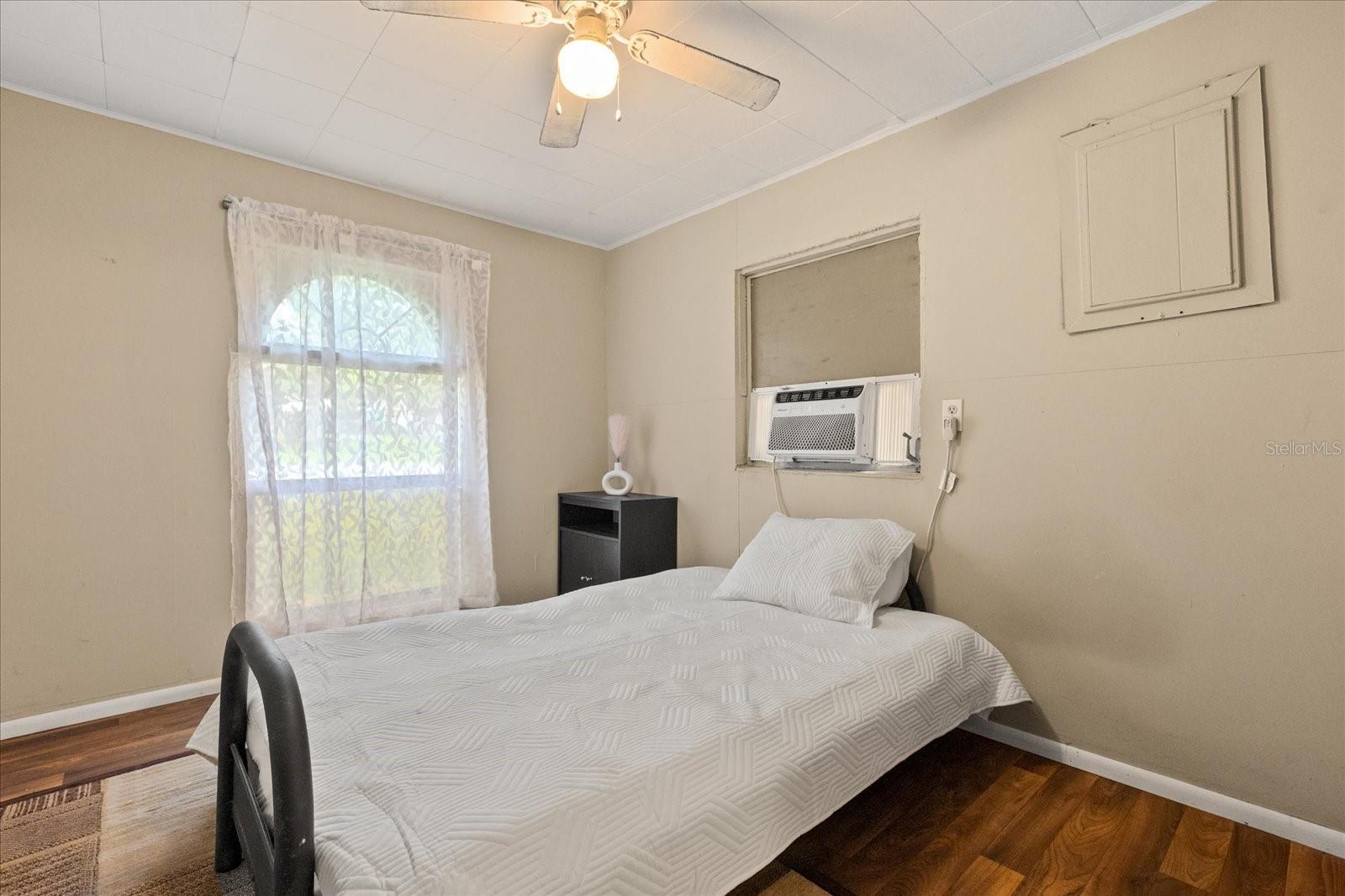 Image 13 of 23 For 17313 Lakeside Drive