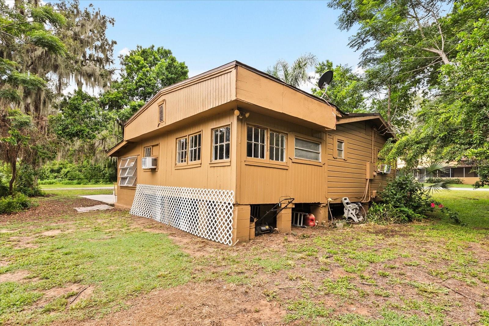 Image 2 of 23 For 17313 Lakeside Drive