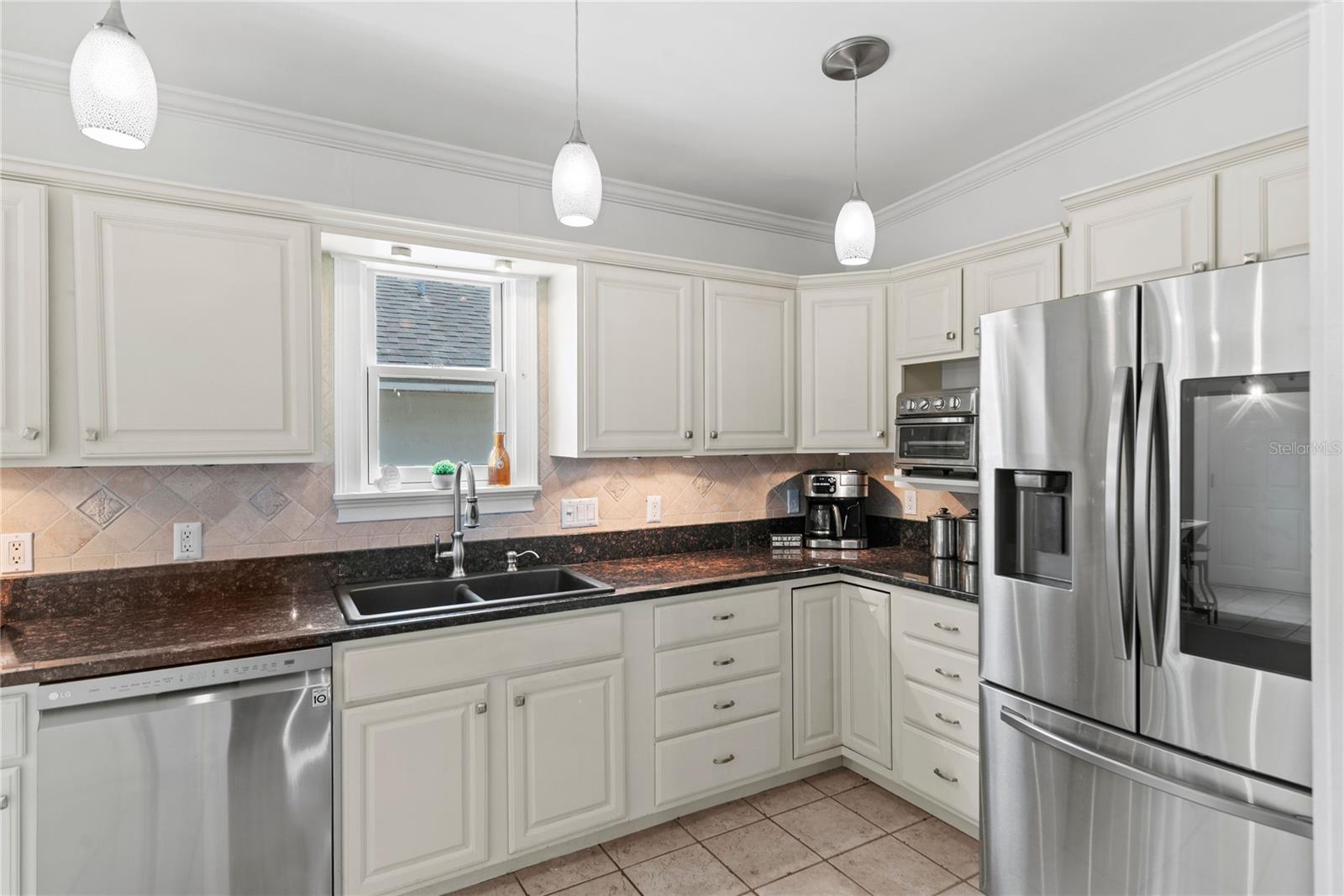 Image 13 of 42 For 521 Sheridan Boulevard