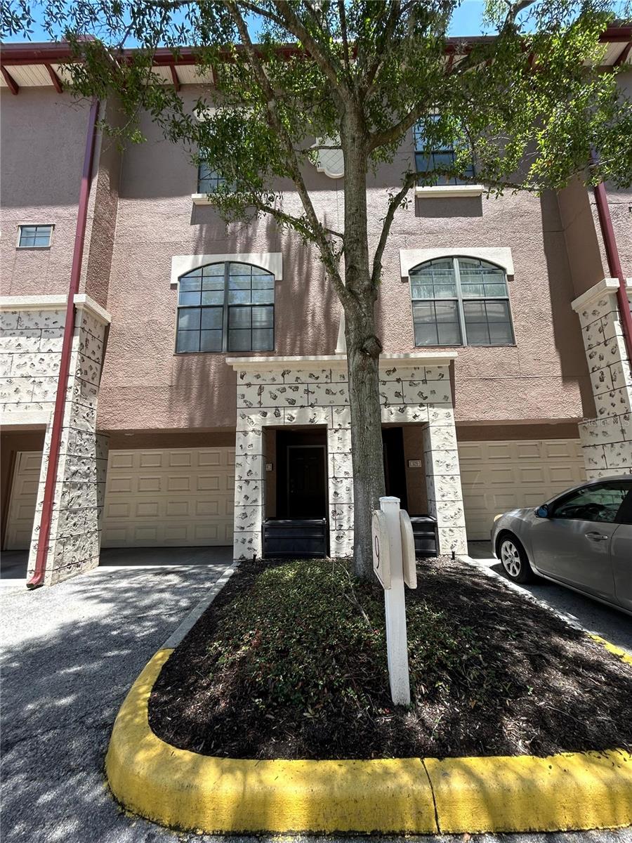Image 2 of 16 For 6109 Metrowest Boulevard 105