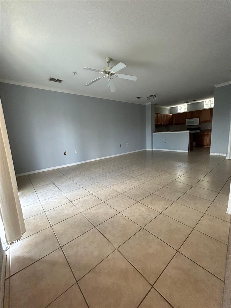 Image 4 of 16 For 6109 Metrowest Boulevard 105