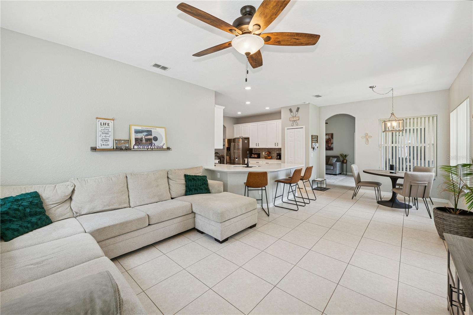 Image 11 of 47 For 341 Lake Amberleigh Drive