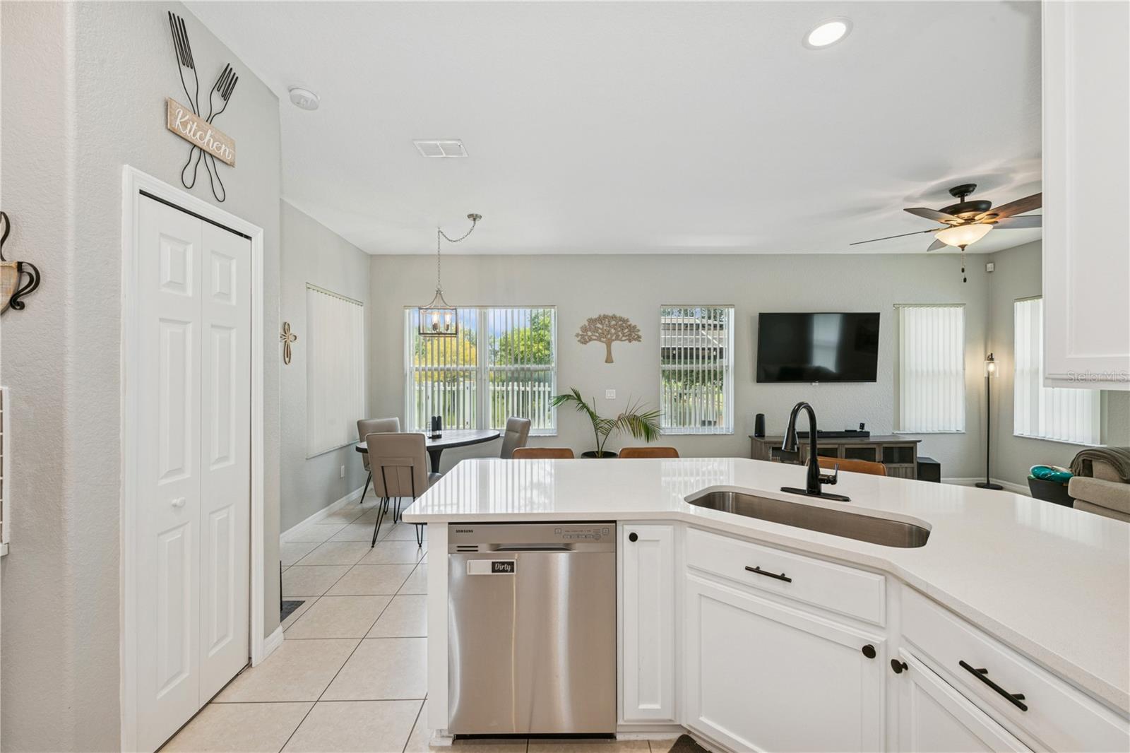 Image 15 of 47 For 341 Lake Amberleigh Drive