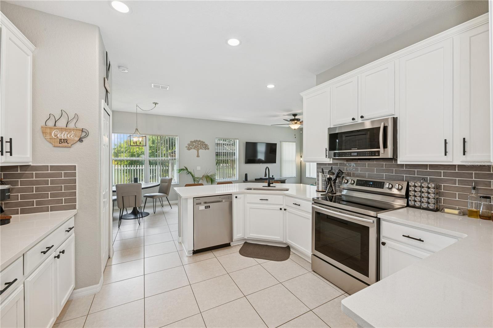 Image 16 of 47 For 341 Lake Amberleigh Drive