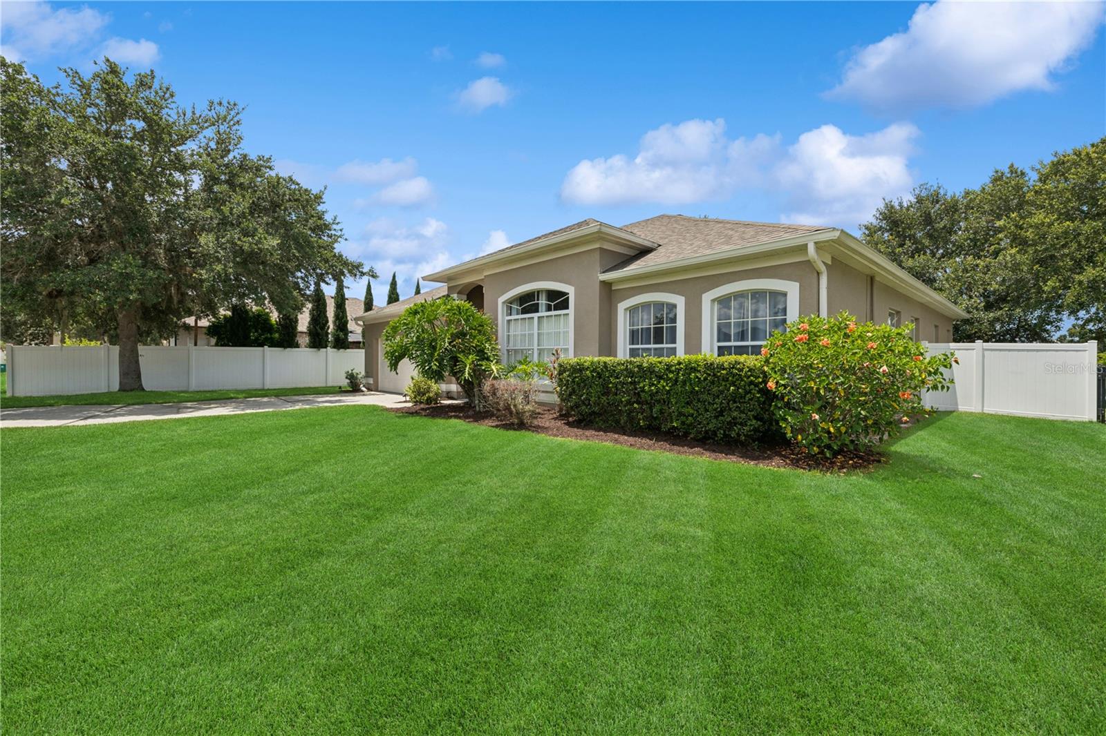 Image 3 of 47 For 341 Lake Amberleigh Drive