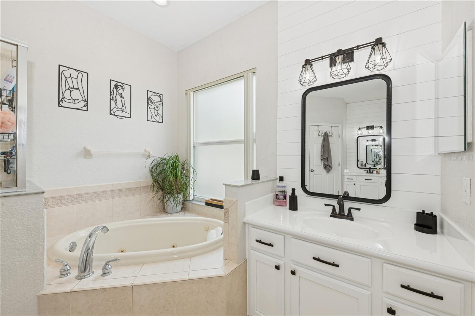 Image 33 of 47 For 341 Lake Amberleigh Drive