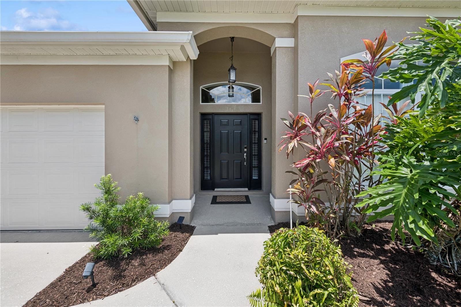 Image 4 of 47 For 341 Lake Amberleigh Drive
