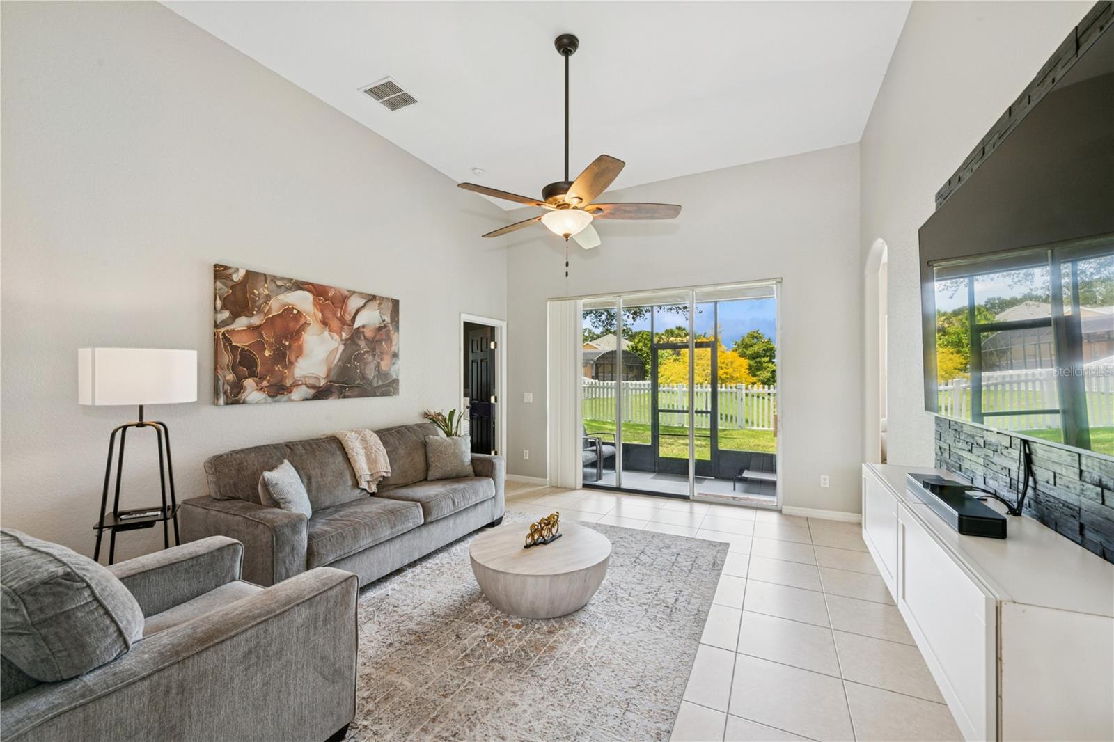 Image 9 of 47 For 341 Lake Amberleigh Drive