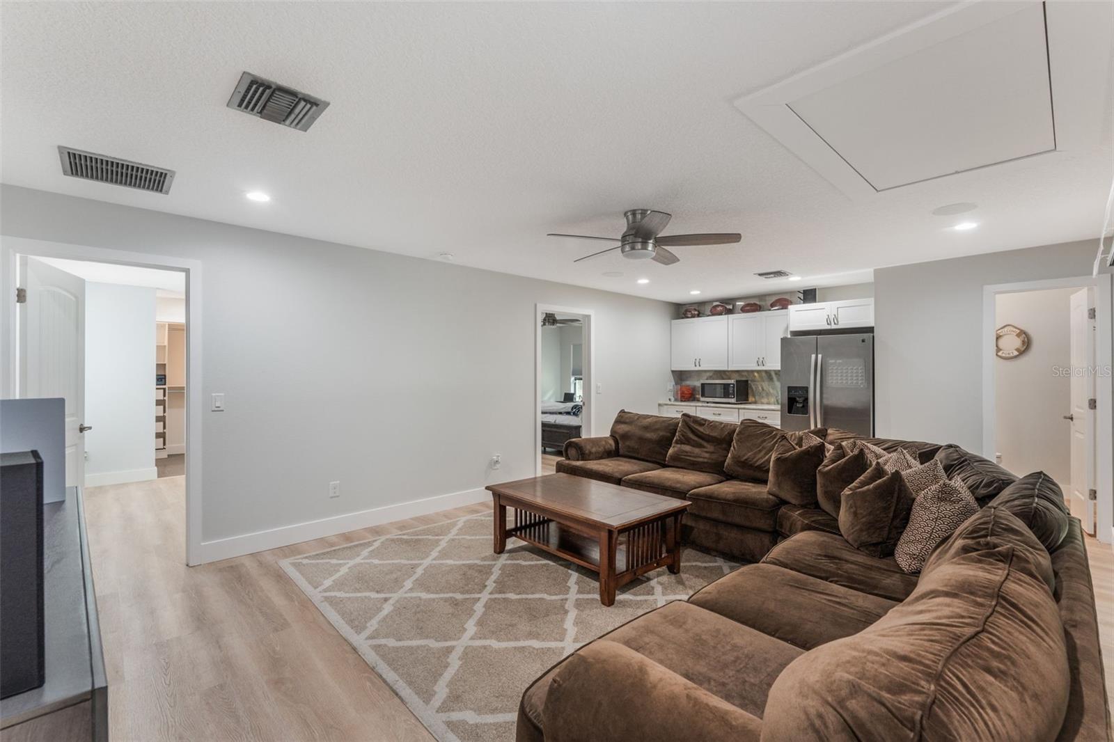 Image 18 of 68 For 723 Calico Court