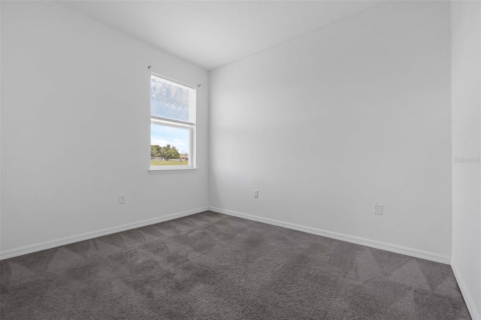 Image 14 of 19 For 429 Ohio Way