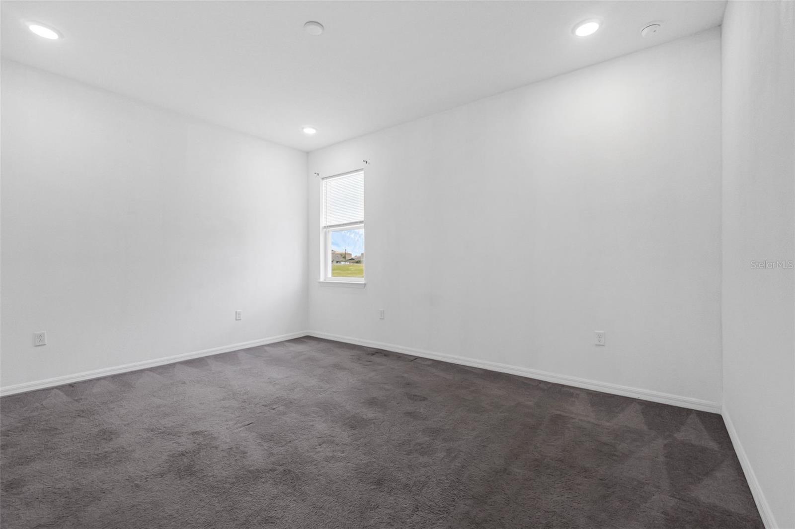 Image 16 of 19 For 429 Ohio Way