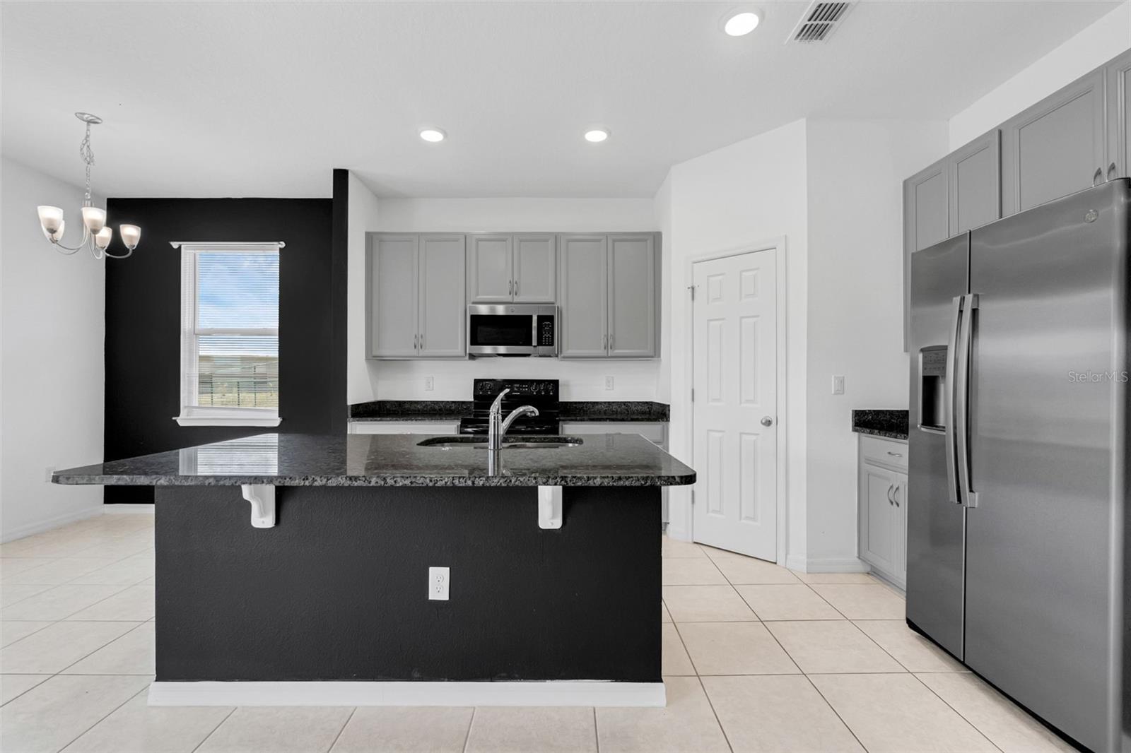 Image 4 of 19 For 429 Ohio Way