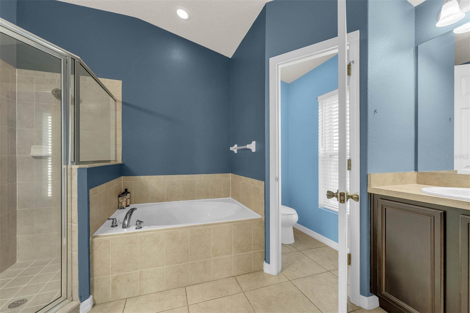 Image 18 of 37 For 2877 Lafayette Trace Drive