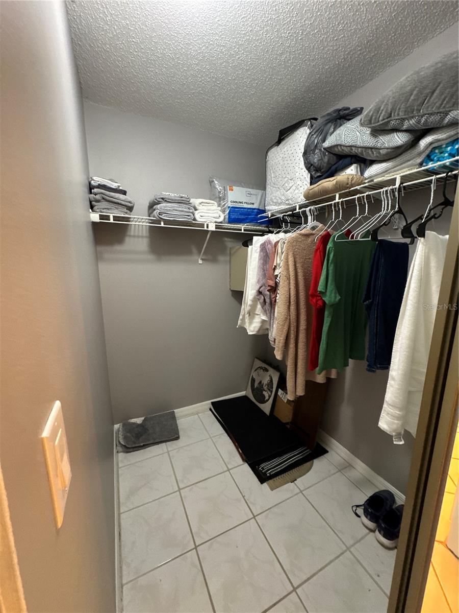 Image 10 of 34 For 9502 Darien Avenue 9502