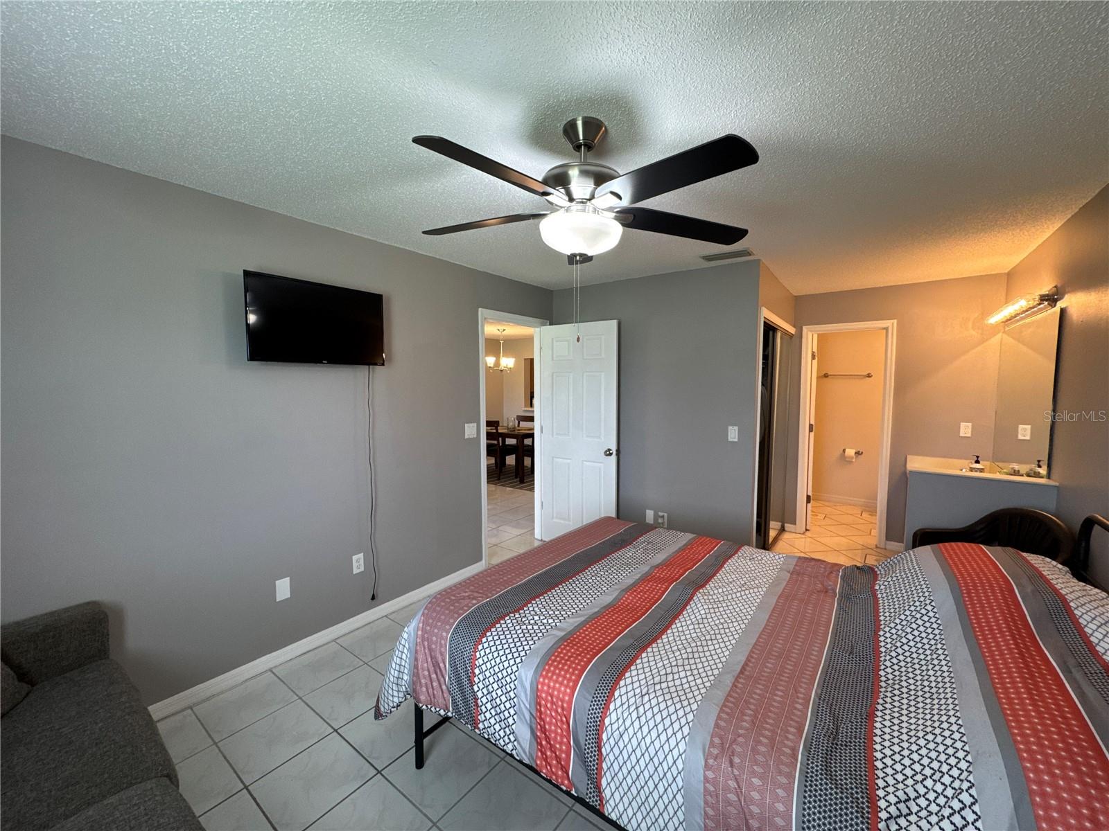 Image 12 of 34 For 9502 Darien Avenue 9502