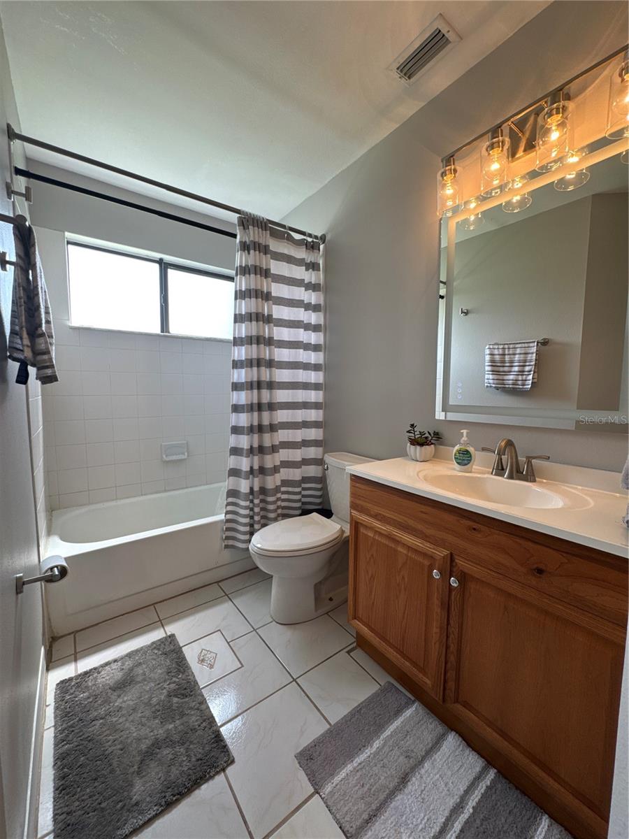 Image 18 of 34 For 9502 Darien Avenue 9502