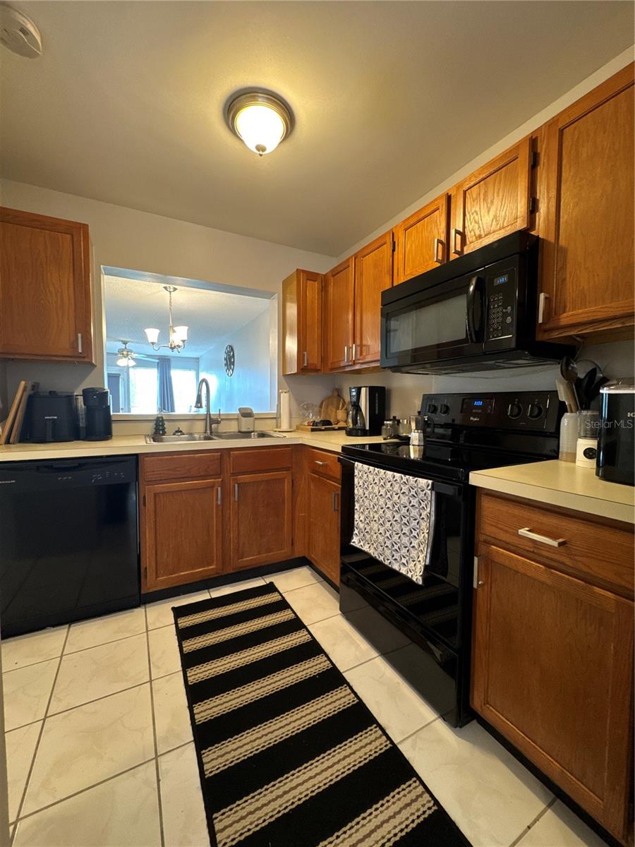 Image 21 of 34 For 9502 Darien Avenue 9502