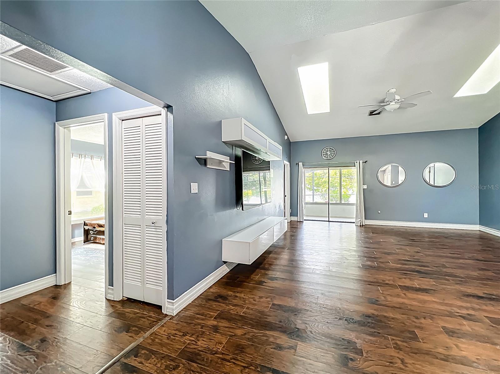 Image 6 of 42 For 4942 Eden View Court