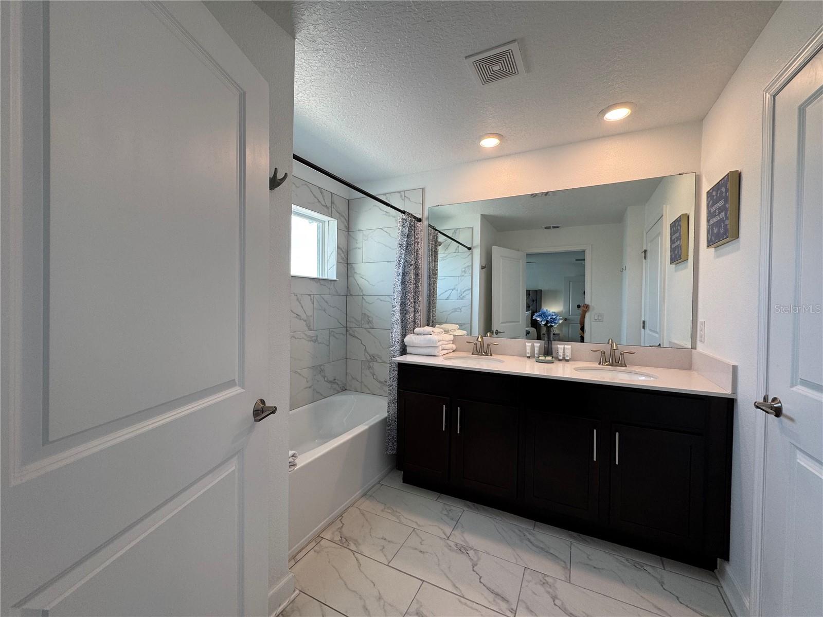 Image 16 of 40 For 4192 Paragraph Drive