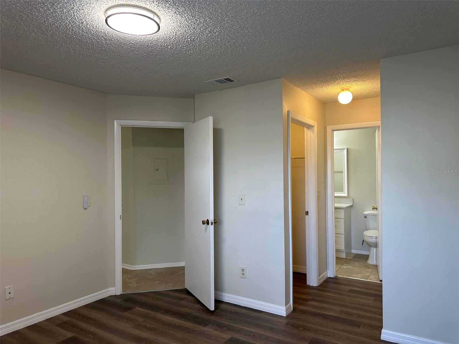 Image 17 of 29 For 718 Sugar Bay Way 100