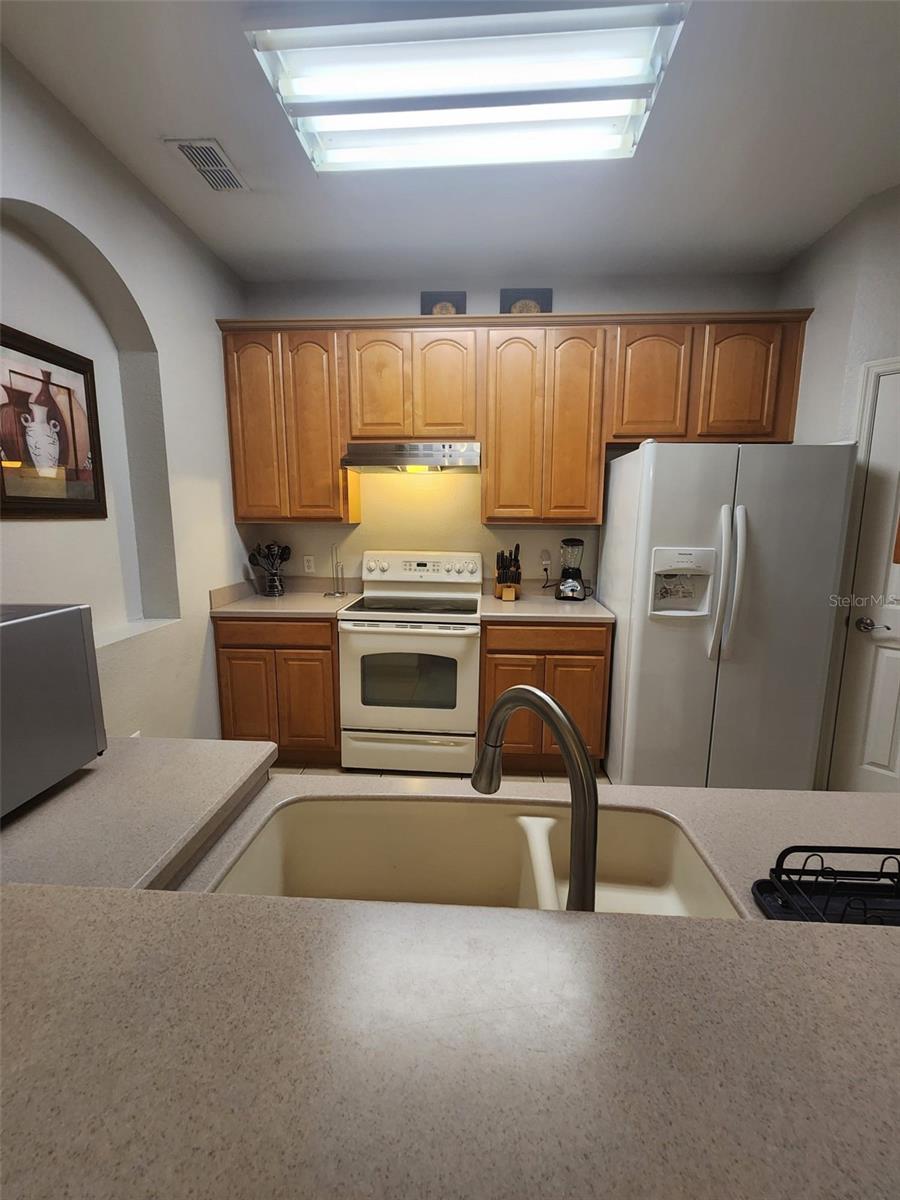Image 11 of 29 For 4802 Cayview Avenue 102