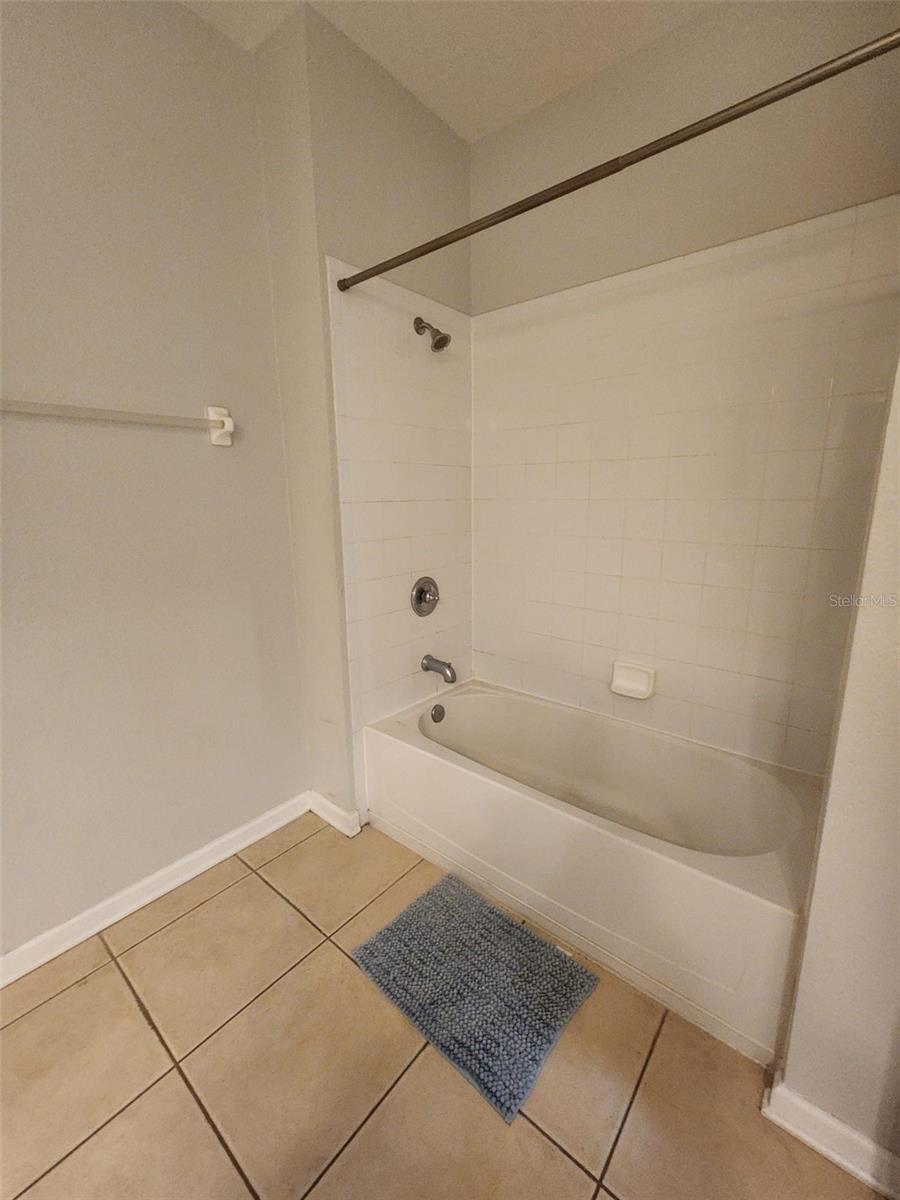 Image 17 of 29 For 4802 Cayview Avenue 102