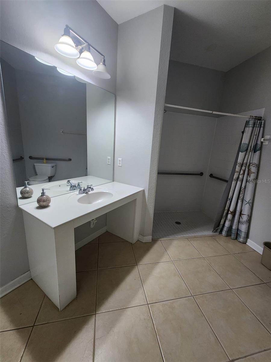 Image 20 of 29 For 4802 Cayview Avenue 102