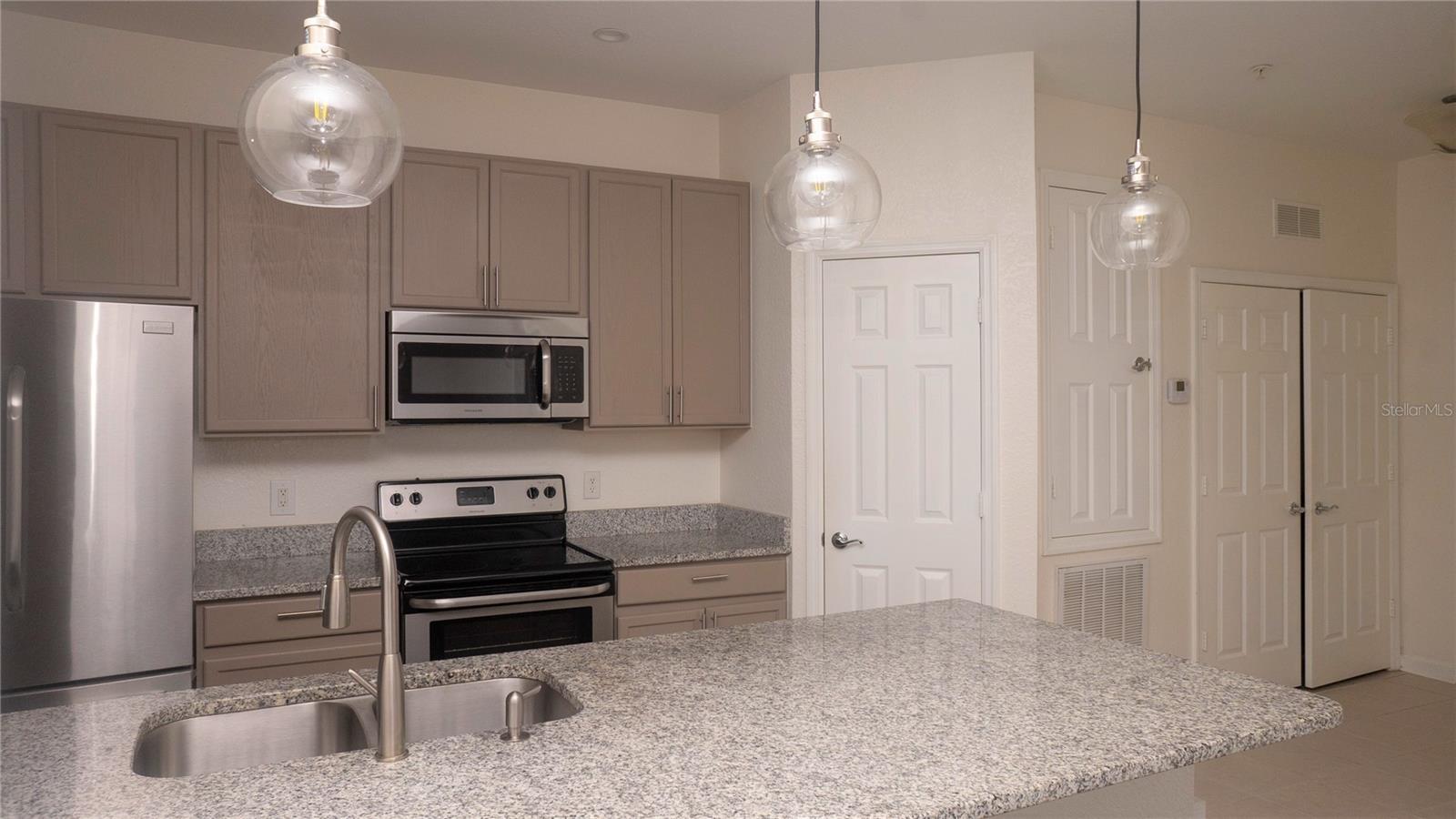 Image 4 of 16 For 6466 Cava Alta Drive 103