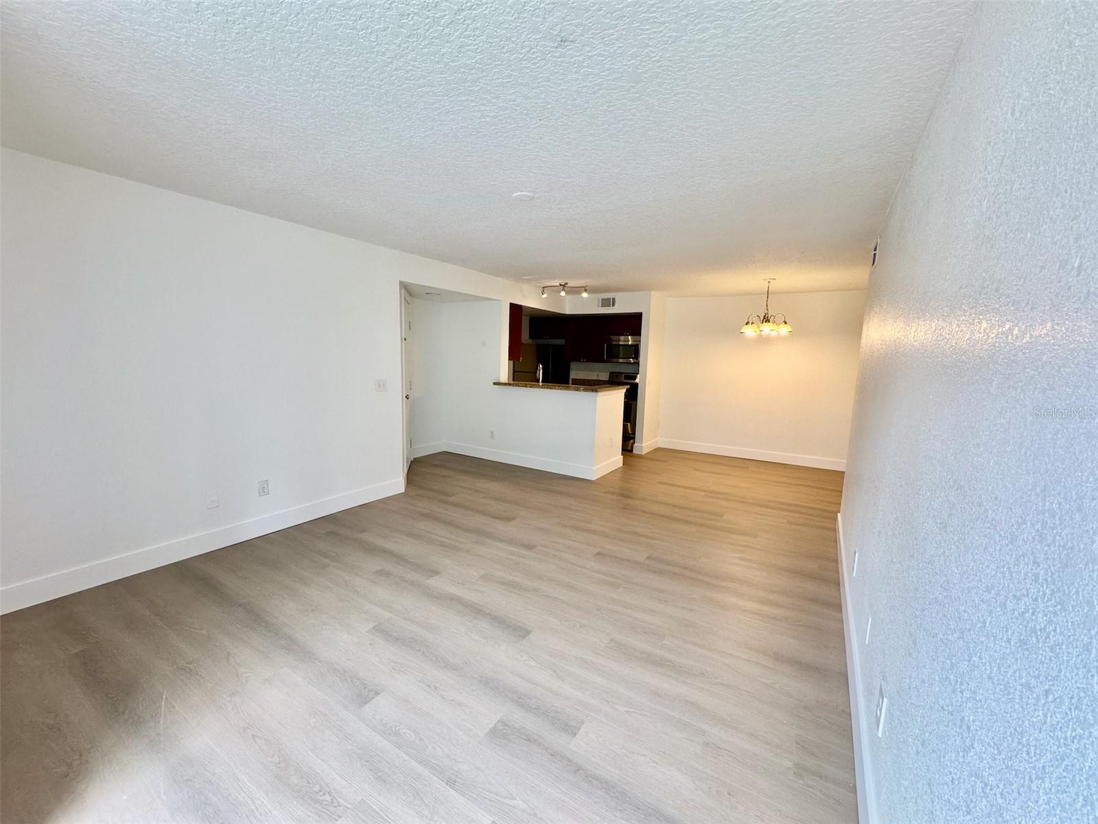 Image 6 of 28 For 5144 Conroy Road 1028