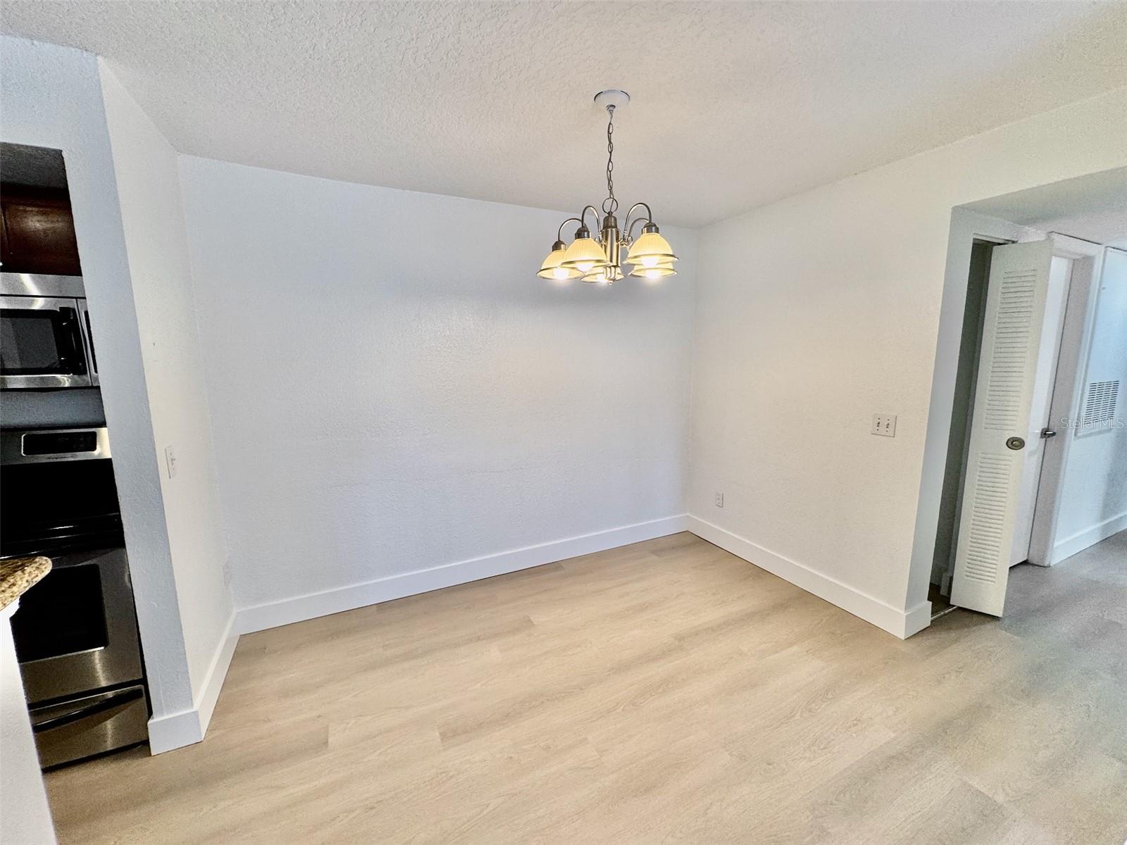 Image 7 of 28 For 5144 Conroy Road 1028