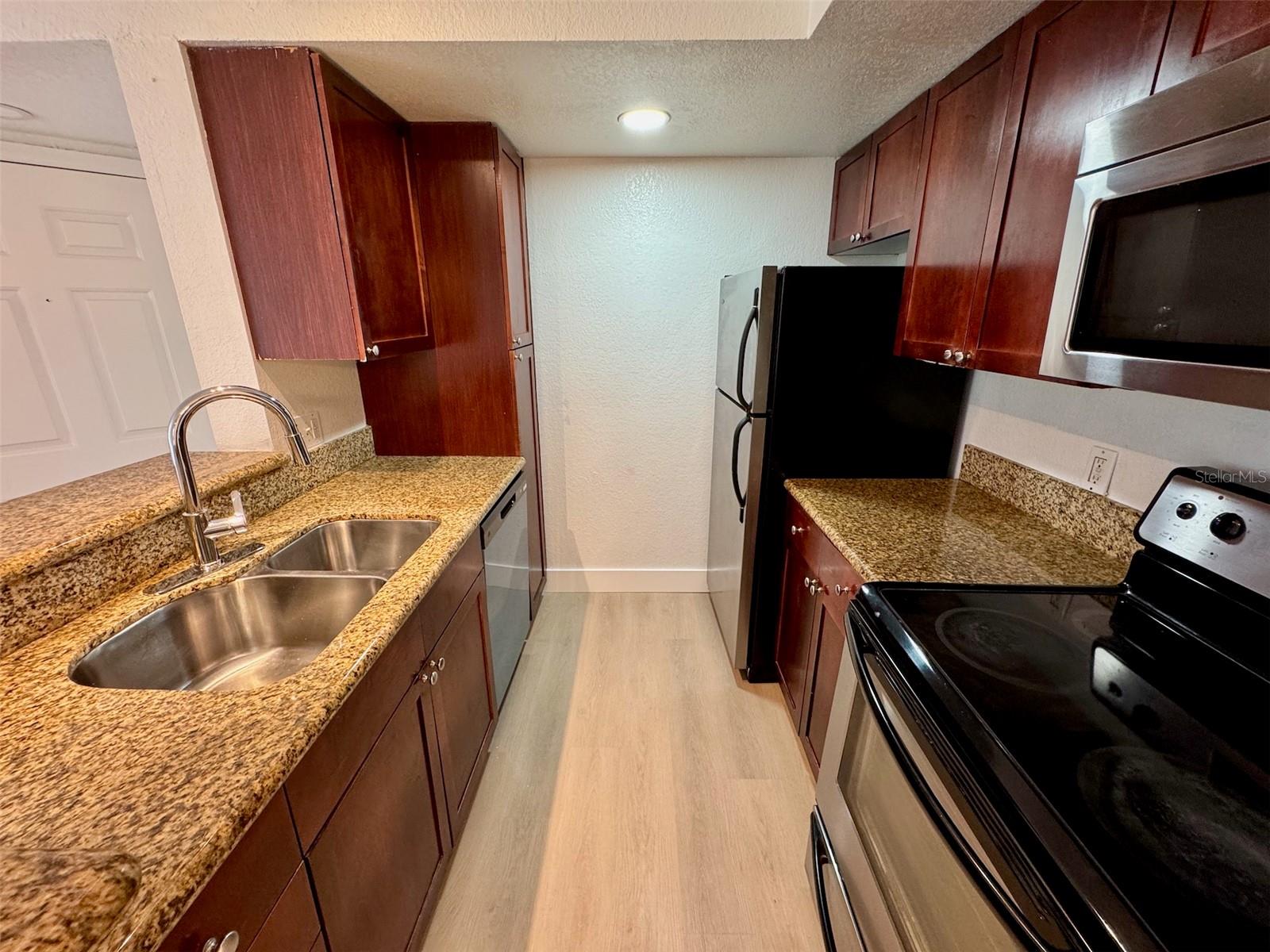 Image 8 of 28 For 5144 Conroy Road 1028
