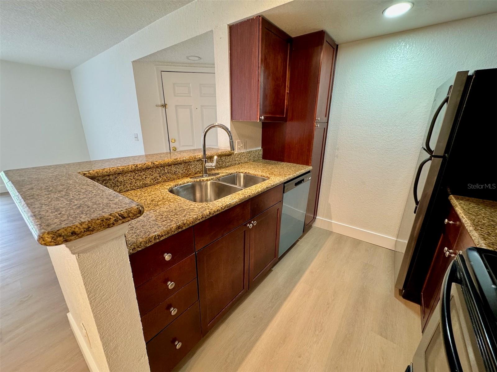 Image 9 of 28 For 5144 Conroy Road 1028