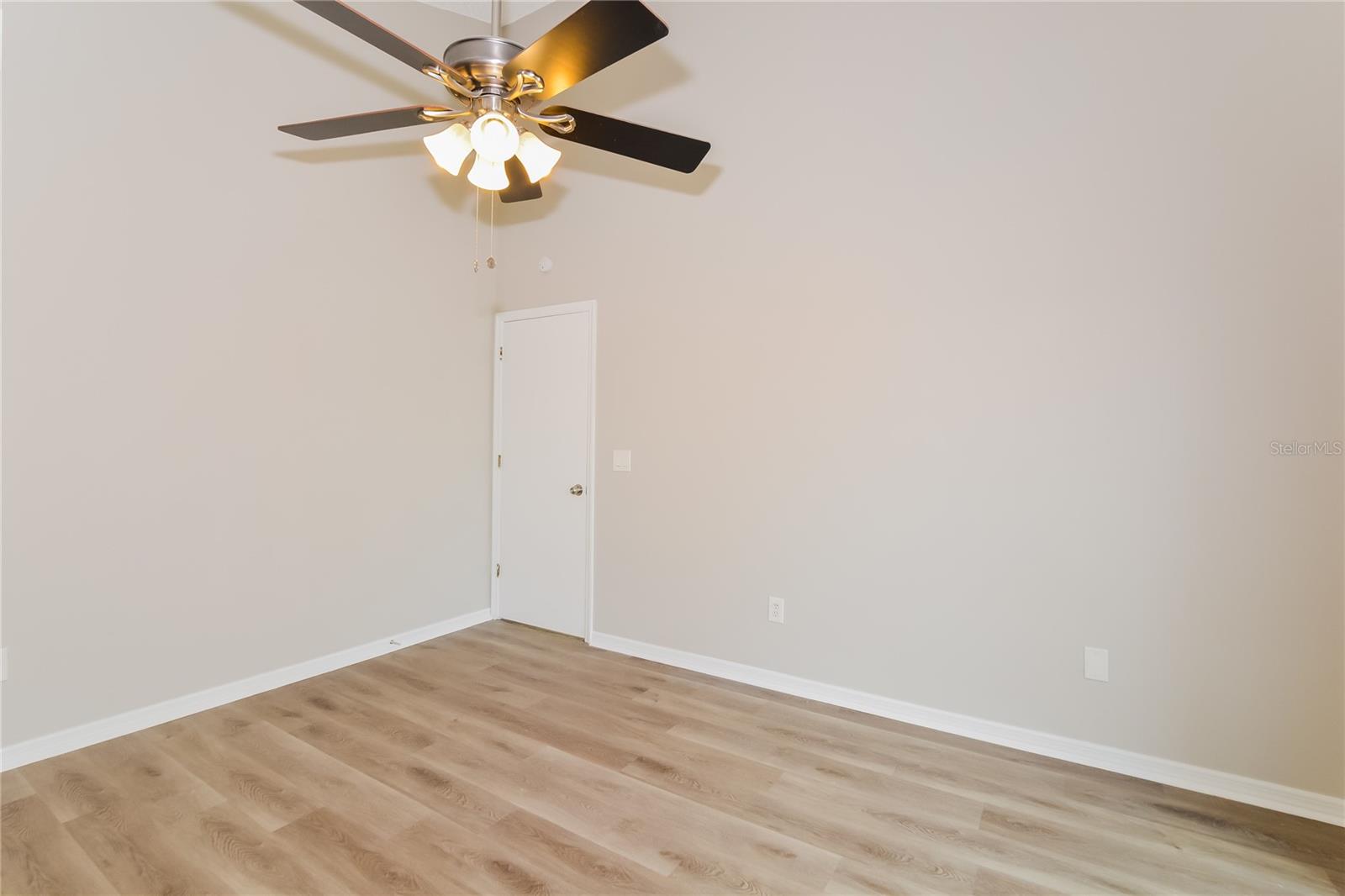 Image 10 of 16 For 211 Ferryboat Court