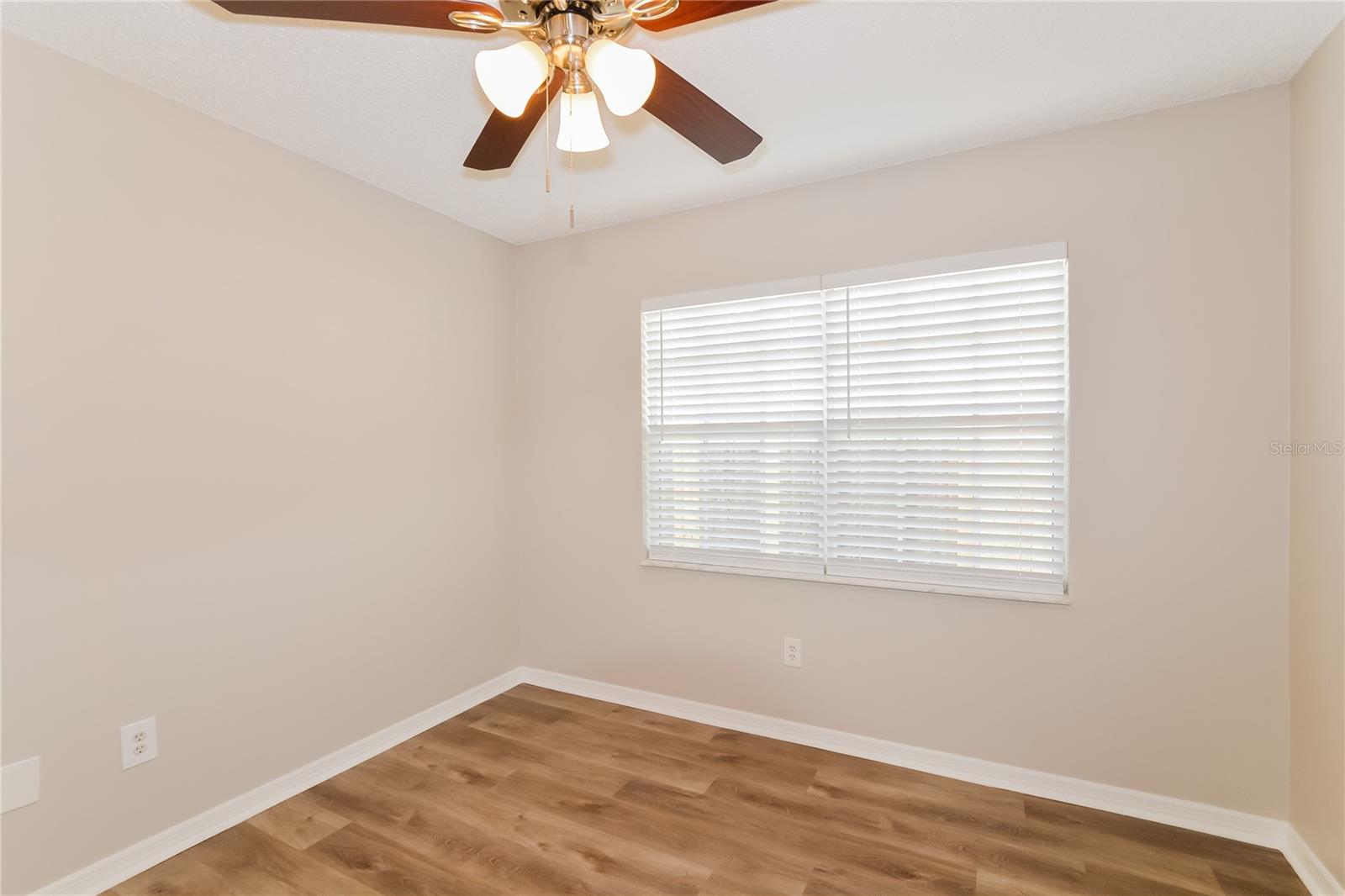 Image 11 of 16 For 211 Ferryboat Court