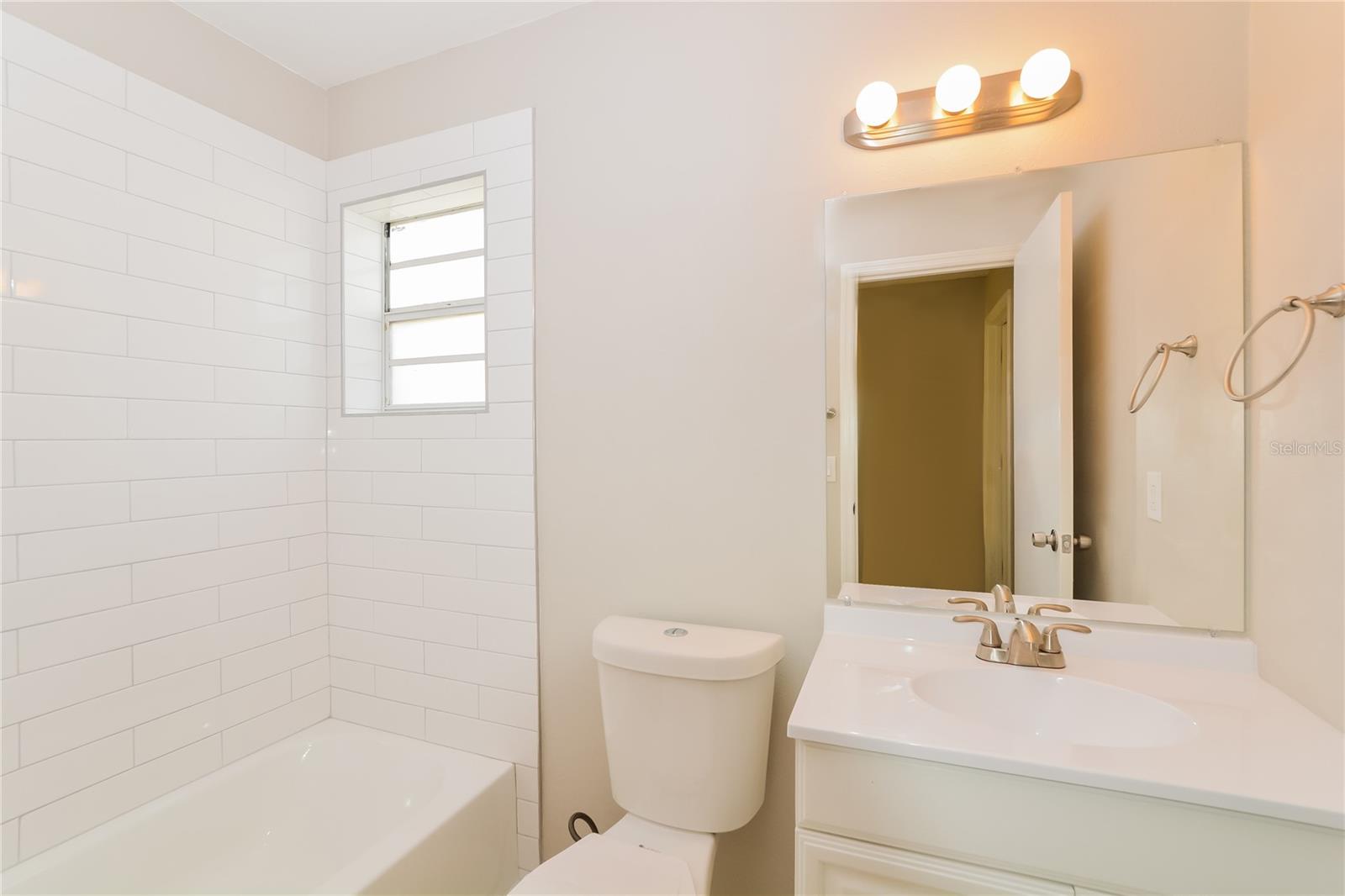 Image 7 of 16 For 211 Ferryboat Court