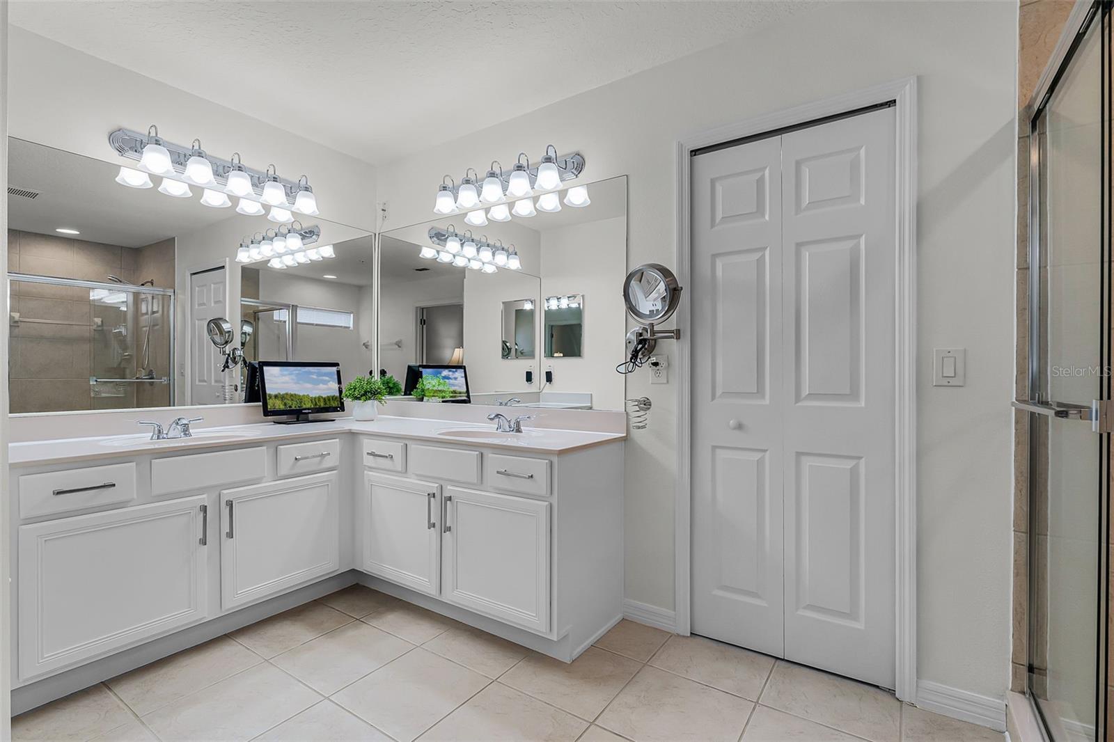 Image 13 of 30 For 9696 Moss Rose Way
