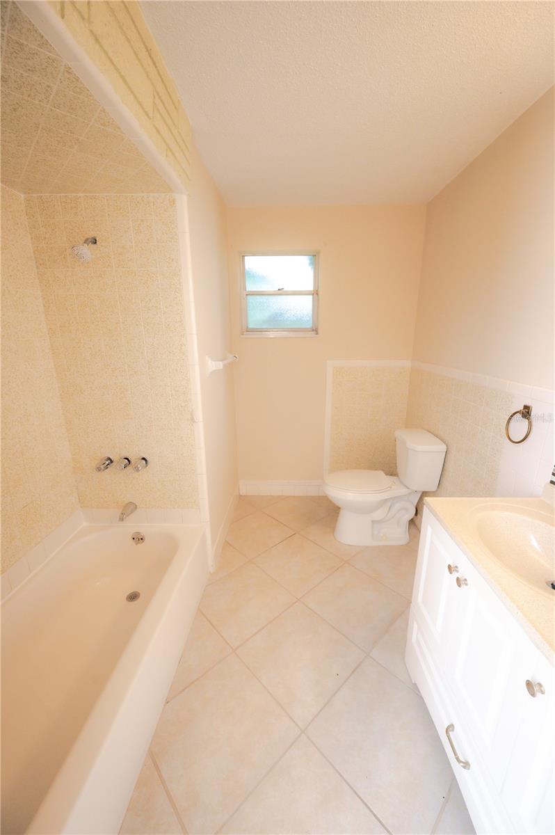 Image 10 of 35 For 1306 Golfview Drive