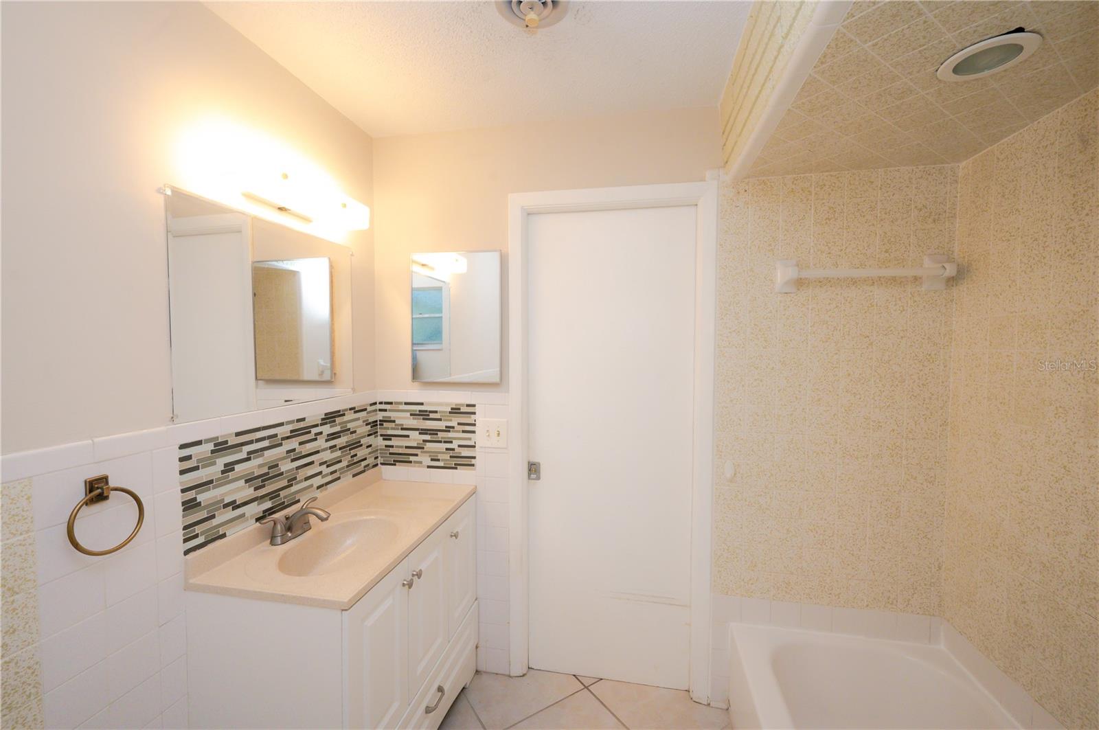 Image 11 of 35 For 1306 Golfview Drive